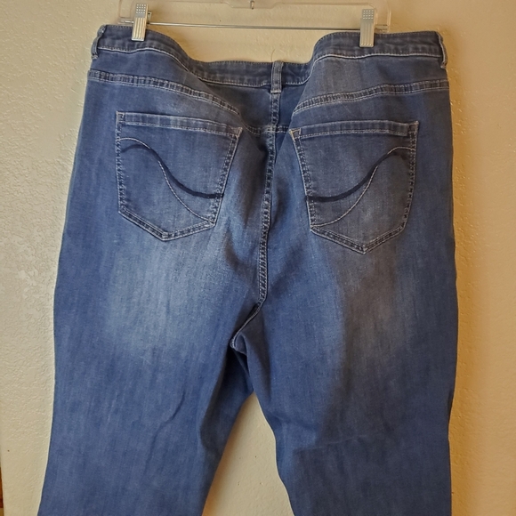 Lane Bryant Straight Leg Stretch Genius Fit Jeans - Picture 4 of 8